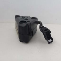 MÓDULO AMPLIFICADOR PORTA D. DIREITO JETTA 2007/2010 DETALHE