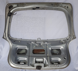 TAMPA TRASEIRA XSARA PICASSO 1998 A 2012 DETALHE