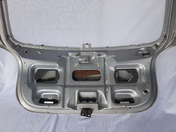 TAMPA TRASEIRA XSARA PICASSO 1998 A 2012 DETALHE