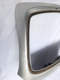 TAMPA TRASEIRA XSARA PICASSO 1998 A 2012 DETALHE