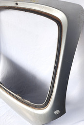 TAMPA TRASEIRA XSARA PICASSO 1998 A 2012 DETALHE