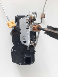 FECHADURA TRASEIRA ESQUERDA GM CAPTIVA 2008 A 2015 L25875780