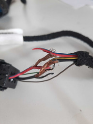 CHICOTE PORTA TRASEIRA ESQUERDA JEEP RENEGADE 17/21 DETALHE