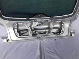 TAMPA TRASEIRA SEM VIDRO PEUGEOT 206 2004 A 2011 DETALHES 