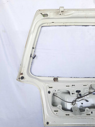 TAMPA TRASEIRA VOLKSWAGEN GOLF 1995 A 1998 PEQUENOS DETALHES