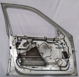 PORTA DIANTEIRA ESQUERDA BMW 323 1994 A 1998 PEQUENO DETALHE