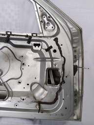 PORTA DIANTEIRA ESQUERDA BMW 323 1994 A 1998 PEQUENO DETALHE