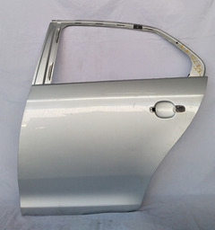 Porta Traseira Esquerda Volkswagen Jetta 07 A 10 Peq Detalhe