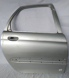 PORTA TRASEIRA DIREITA XSARA PICASSO 2001 2002 A 2011DETALHE