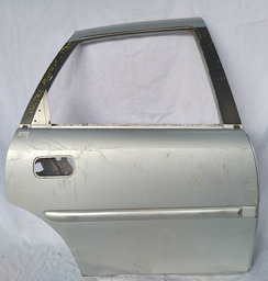 PORTA TRASEIRA DIREITA VECTRA 1997 1998 A 2005 DETALHES 