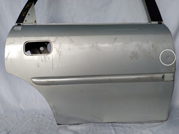 PORTA TRASEIRA DIREITA VECTRA 1997 1998 A 2005 DETALHES 