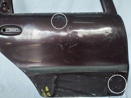 PORTA TRASEIRA DIREITA PALIO SIENA 1996 1997 A 2004 DETALHE 