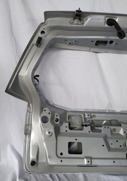 TAMPA TRASEIRA MITSUBISHI OUTLANDER 2008 A 2010 COM DETALHES