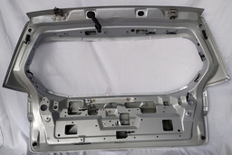 TAMPA TRASEIRA MITSUBISHI OUTLANDER 2008 A 2010 COM DETALHES