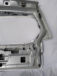 TAMPA TRASEIRA MITSUBISHI OUTLANDER 2008 A 2010 COM DETALHES