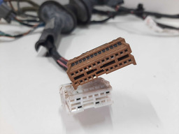 CHICOTE PORTA DIANTEIRA ESQUERDA OUTLANDER 3.0 2008 DETALHE