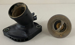 VÁLVULA TERMOSTÁTICA E FLANGE RENAULT CAPTUR 1.6 2017 A 2020