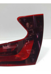 LANTERNA TAMPA LADO DIREITO HB20 HATCH 2020 A 22 DETALHE 