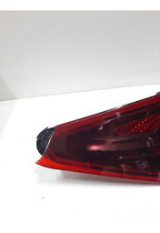 LANTERNA TAMPA LADO DIREITO HB20 HATCH 2020 A 22 DETALHE 