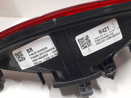 LANTERNA TAMPA LADO DIREITO HB20 HATCH 2020 A 22 DETALHE 