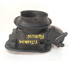 PORTINHOLA TANQUE COMBUSTÍVEL FUSION TITANIUM  2017 DETALHE