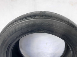 PNEU BRIDGESTONE DUELER 235/55R17 DESGASTADO
