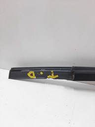 PESTANA PORTA TRASEIRA DIREITA RENEGADE 2016 A 21 DETALHE