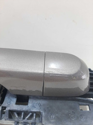 MAÇANETA EXTERNA TRASEIRA ESQUERDA RENEGADE 16 A 21 DETALHE