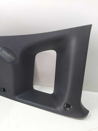 ACABAMENTO COLUNA TRASEIRO DIREITO RENEGADE 16 A 21 DETALHE