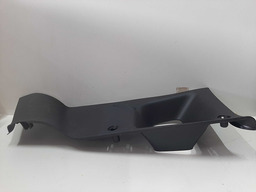 ACABAMENTO COLUNA TRASEIRO DIREITO RENEGADE 16 A 21 DETALHE