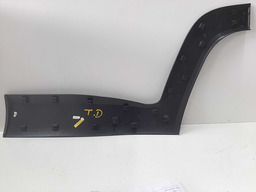 MOLDURA PORTA TRASEIRA DIREITA RENEGADE 16 A 21 DETALHE USO