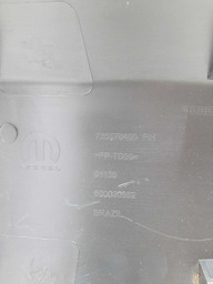 MOLDURA PORTA TRASEIRA DIREITA RENEGADE 16 A 21 DETALHE USO