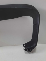 ACABAMENTO TAMPA TRASEIRA JEEP RENEGADE 2016 A 2021 DETALHE