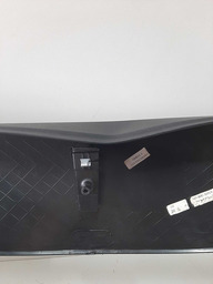 ACABAMENTO TAMPA TRASEIRA JEEP RENEGADE 2016 A 2021 DETALHE