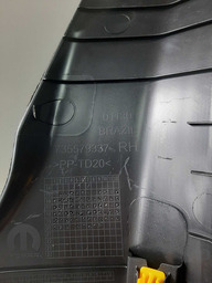 ACABAMENTO SOLEIRA TRASEIRO DIREITO RENEGADE 2021 DETALHE