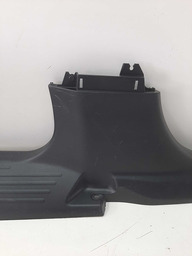 ACABAMENTO SOLEIRA TRASEIRO ESQUERDO RENEGADE 2021 DETALHE