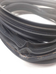 BORRACHA PORTA TRASEIRA DIREITA DUSTER OROCH 2012/ DETALHE 