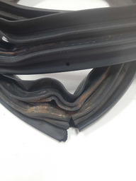 BORRACHA PORTA TRASEIRA DIREITA DUSTER OROCH 2012/ DETALHE 