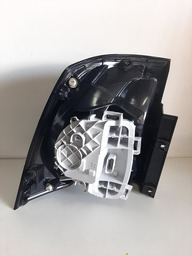 LANTERNA TRASEIRA DIREITA OROCH 2023/