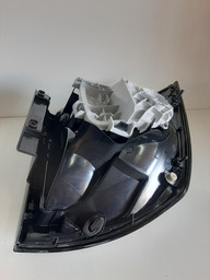 LANTERNA TRASEIRA DIREITA OROCH 2023/