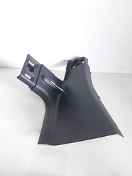 ACABAMENTO COLUNA TRASEIRO DIREITO OROCH 2022 A 24 DETALHE