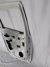 PORTA TRASEIRA ESQUERDA DUSTER 2017/2020 OROCH 2016/ DETALHE