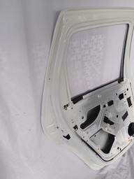 PORTA TRASEIRA ESQUERDA DUSTER 2017/2020 OROCH 2016/ DETALHE