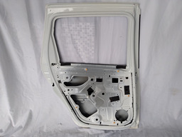 PORTA TRASEIRA ESQUERDA DUSTER 2017/2020 OROCH 2016/ DETALHE