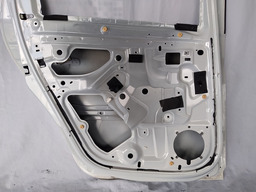 PORTA TRASEIRA ESQUERDA DUSTER 2017/2020 OROCH 2016/ DETALHE