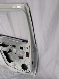 PORTA TRASEIRA ESQUERDA DUSTER 2017/2020 OROCH 2016/ DETALHE