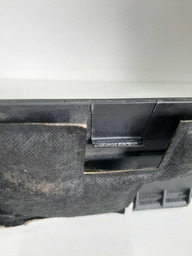 ACABAMENTO DIREITO CX BATERIA DISCOVERY 4 3.0 2012 DETALHE