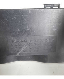 ACABAMENTO DIREITO CX BATERIA DISCOVERY 4 3.0 2012 DETALHE