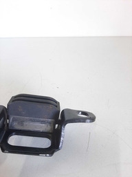 BATENTE TAMPA TRASEIRA ESQUERDO RENAULT OROCH 2023 DETALHE