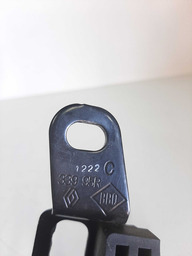 BATENTE TAMPA TRASEIRA ESQUERDO RENAULT OROCH 2023 DETALHE